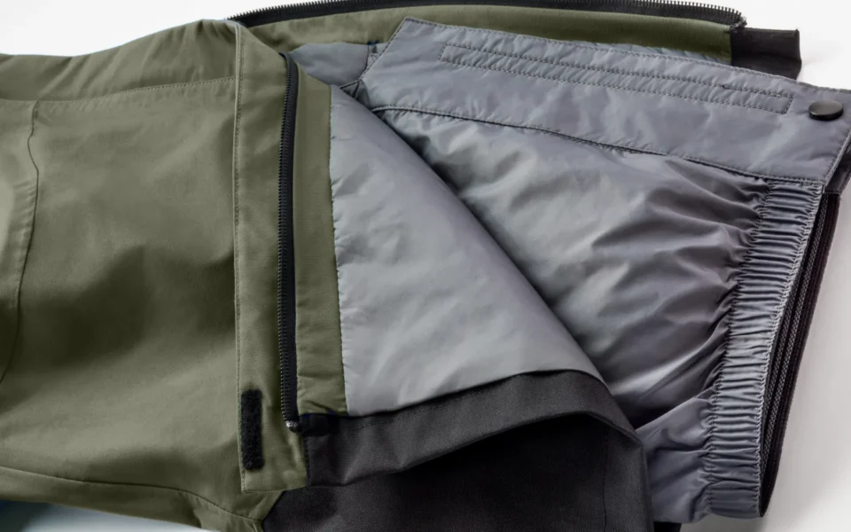 Close-up of the Arctica Side Zip Ski Pants 2.0 in OD opened to show the gray lining.