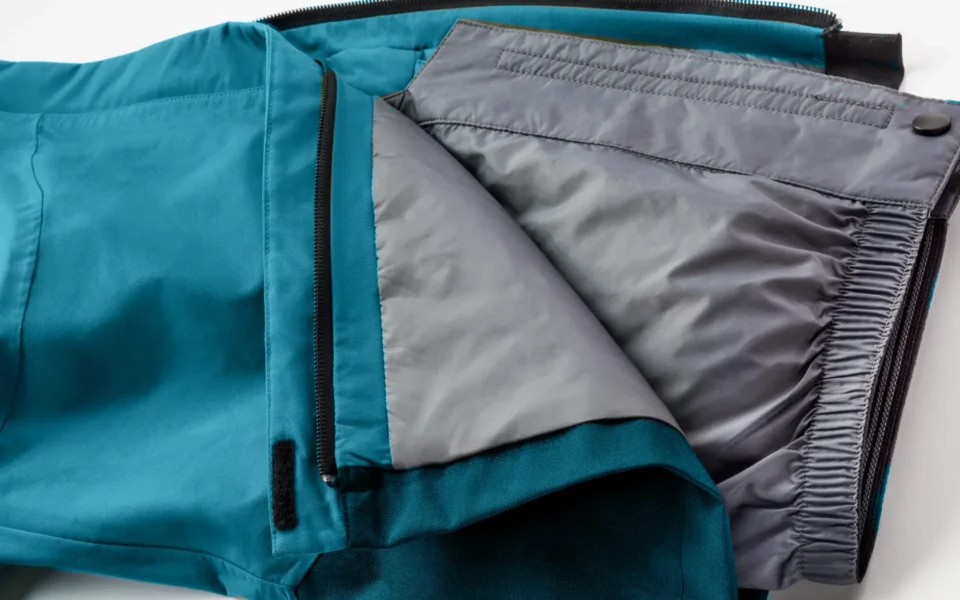 Close-up of the Arctica Side Zip Ski Pants 2.0 in Petrol opened to show the gray lining.
