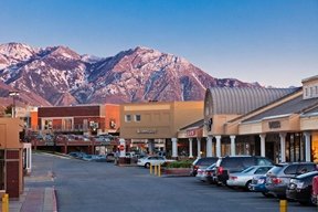 Arctic's newest dealer, Sports Den in Salt Lake City Utah is located in the Foothills Village Shopping Center and has plenty of convenient parking.